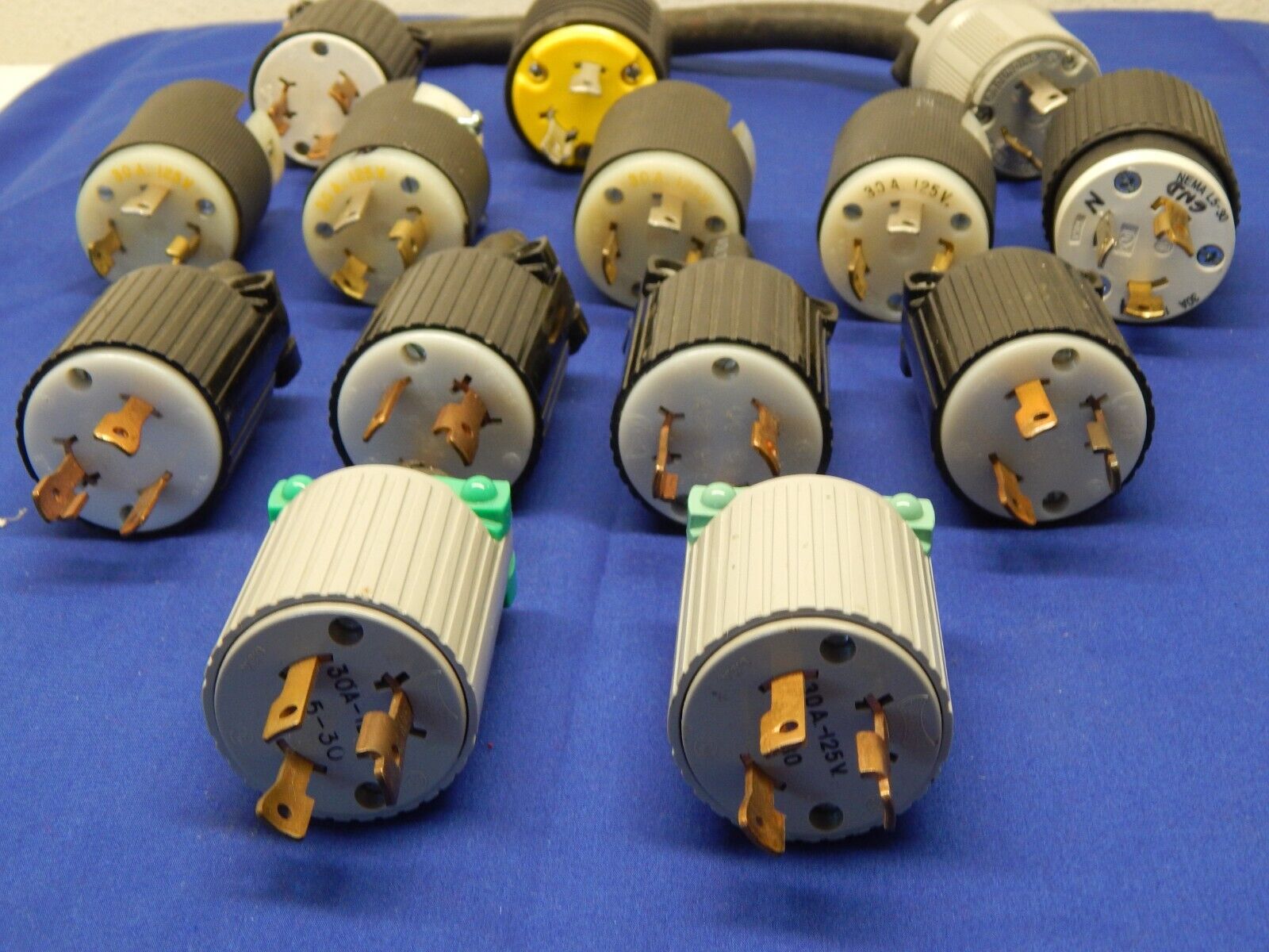 NEMA L5-30 30 Amp 125V 2 Pole 3 Wire Plug with External Cord Grip Lot of 14 NEMA L5-30 30 Amp 125V 2 Pole 3 Wire Plug with External Cord Grip Lot of 14